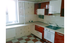 Яркая и контрастная кухня "Splash", с крашеными фасадами,  изготовленная по индивидуальному проекту 