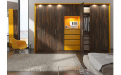 Шкаф в спальню «Wood» с распашными фасадами и подсветкой.